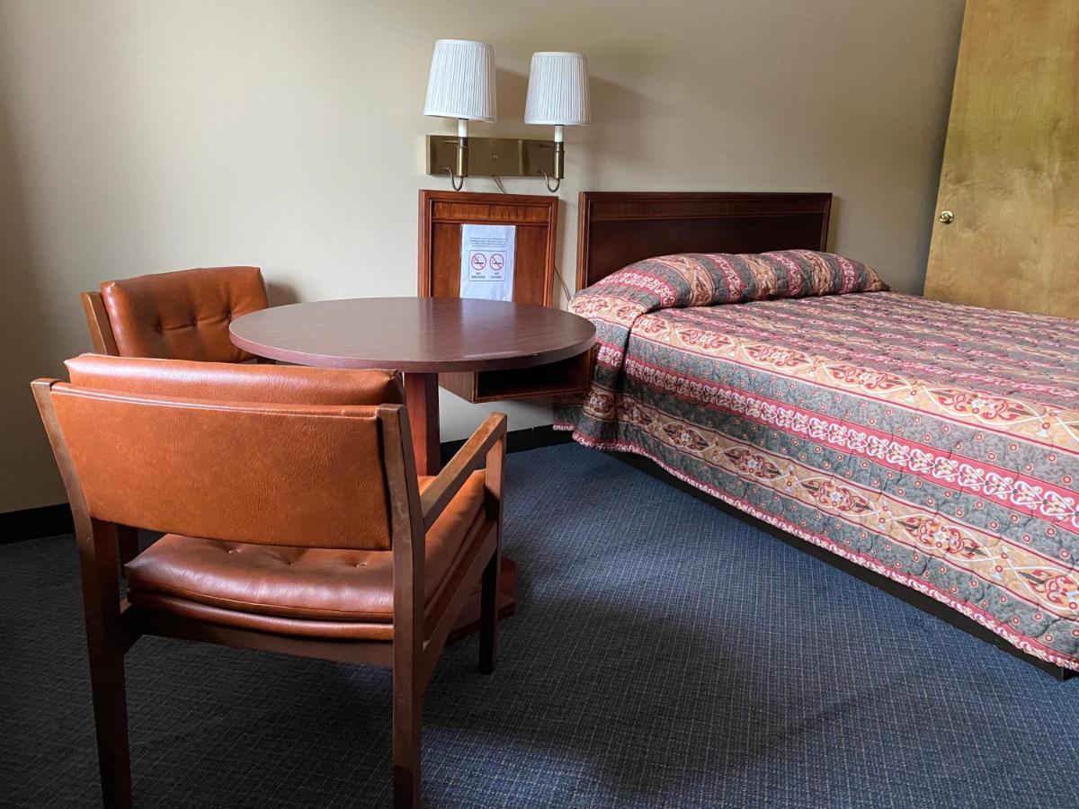The Hemlock Inn Loudonville Esterno foto