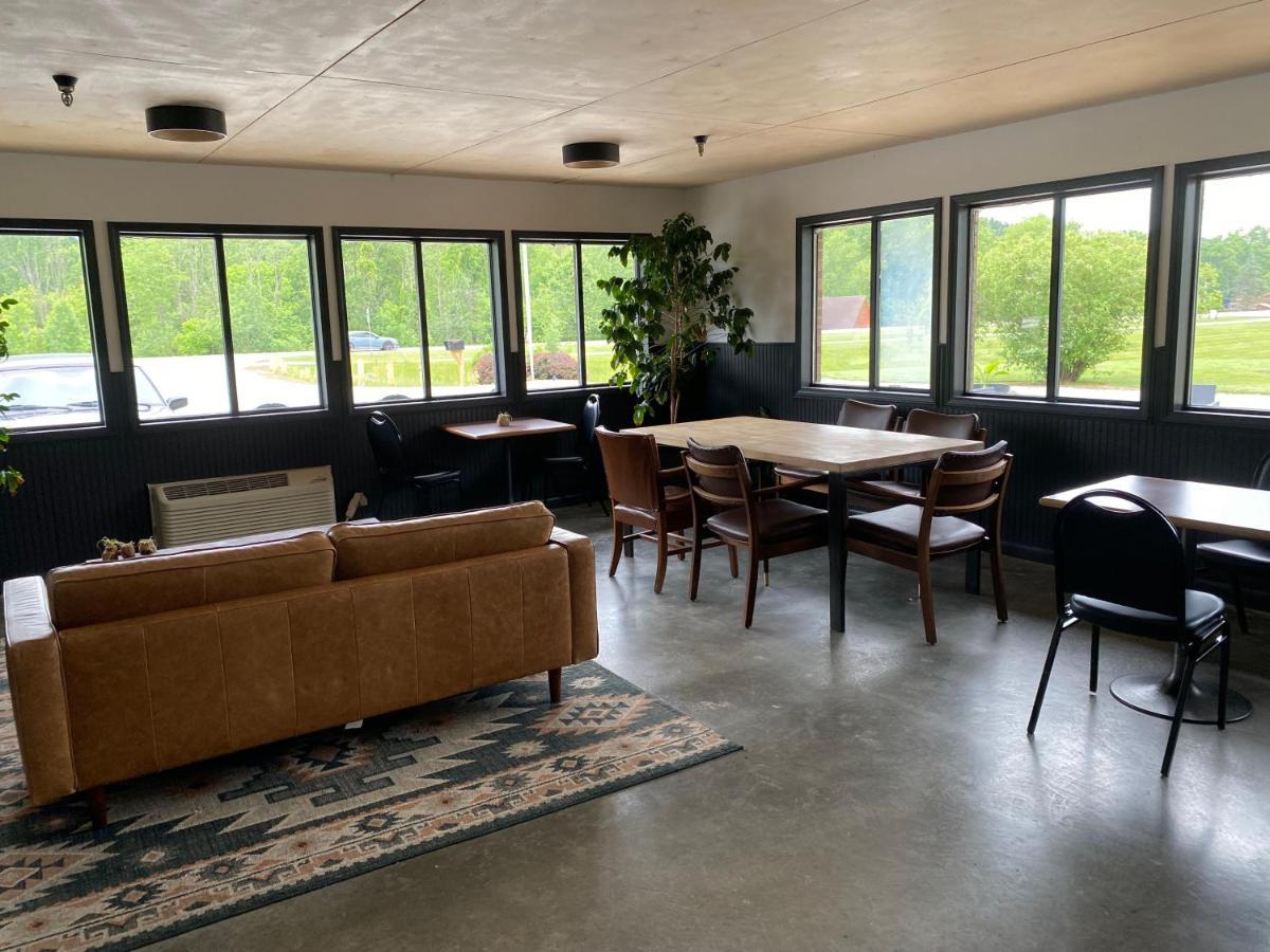 The Hemlock Inn Loudonville Esterno foto