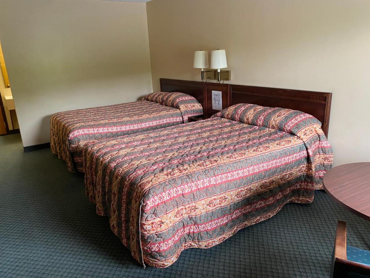 The Hemlock Inn Loudonville Esterno foto