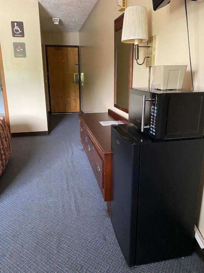 The Hemlock Inn Loudonville Esterno foto